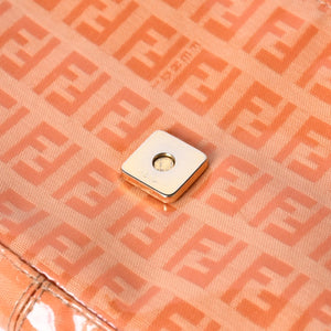 FENDI フェンディ マンマバケット ワンショルダーバッグ ズッカ オレンジ エナメル 美品 中古 4a000521