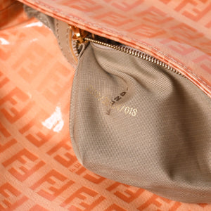 FENDI フェンディ マンマバケット ワンショルダーバッグ ズッカ オレンジ エナメル 美品 中古 4a000521