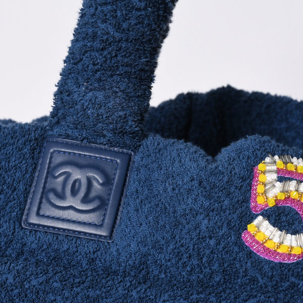 Very good condition CHANEL Pharrell Williams Coco Cocoon tote bag large size 27 series blue pile used 4a000576