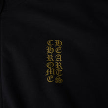 画像をギャラリービューアに読み込む, 新品未使用 CHROME HEARTS クロムハーツ ジップアップ ブラック ゴールド パーカー サイズL ダガージップ オールドイングリッシュロゴ 中古 4a000680