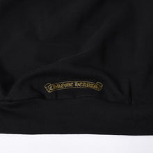 画像をギャラリービューアに読み込む, 新品未使用 CHROME HEARTS クロムハーツ ジップアップ ブラック ゴールド パーカー サイズL ダガージップ オールドイングリッシュロゴ 中古 4a000680