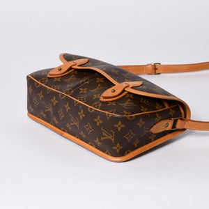 LOUIS VUITTON Jinbeer MM Monogram M42247 Shoulder bag Brown Gold hardware Good condition Used 4a000725