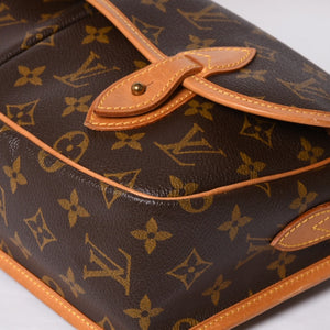 LOUIS VUITTON Jinbeer MM Monogram M42247 Shoulder bag Brown Gold hardware Good condition Used 4a000725