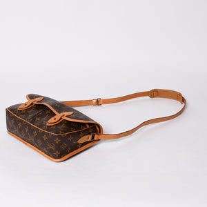 LOUIS VUITTON Jinbeer MM Monogram M42247 Shoulder bag Brown Gold hardware Good condition Used 4a000725