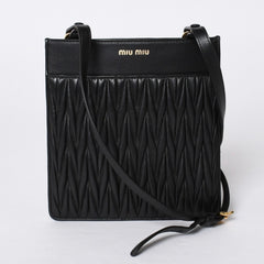 MIU MIU ミュウ ミュウ Shoulder Bag ショルダーバッグ Black ブラック 斜め掛け ポシェット ミニバッグ マテラッセ 美品 中古 4a000135