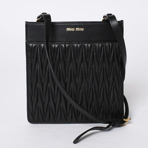 MIU MIU ミュウ ミュウ Shoulder Bag ショルダーバッグ Black ブラック 斜め掛け ポシェット ミニバッグ マテラッセ 美品 中古 4a000135