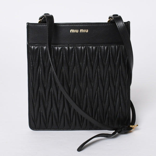 MIU MIU ミュウ ミュウ Shoulder Bag ショルダーバッグ Black ブラック 斜め掛け ポシェット ミニバッグ マテラッセ 美品 中古 4a000135