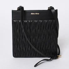 画像をギャラリービューアに読み込む, MIU MIU ミュウ ミュウ Shoulder Bag ショルダーバッグ Black ブラック 斜め掛け ポシェット ミニバッグ マテラッセ 美品 中古 4a000135
