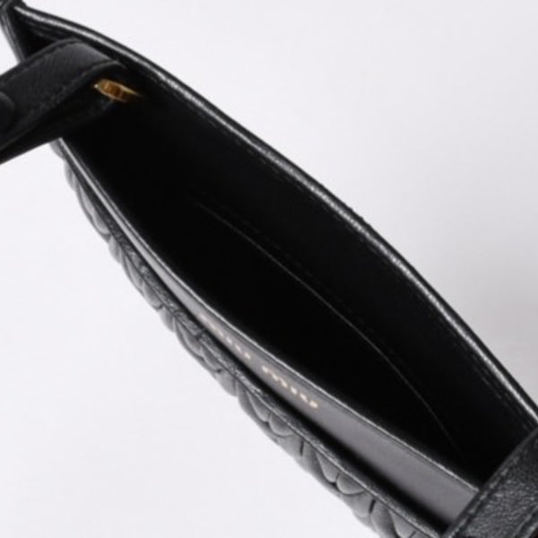 MIU MIU ミュウ ミュウ Shoulder Bag ショルダーバッグ Black ブラック 斜め掛け ポシェット ミニバッグ マテラッセ 美品 中古 4a000135