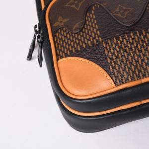新品同様 LOUIS VUITTON ルイヴィトン NIGO ダミエジャイアント アマゾン スリングバッグ N40379 2020年 ショルダーバッグ ロゴ 中古 4a001015