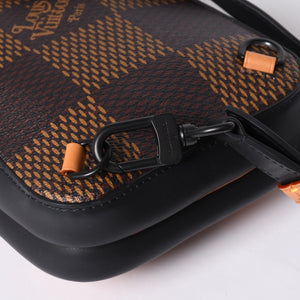 新品同様 LOUIS VUITTON ルイヴィトン NIGO ダミエジャイアント アマゾン スリングバッグ N40379 2020年 ショルダーバッグ ロゴ 中古 4a001015