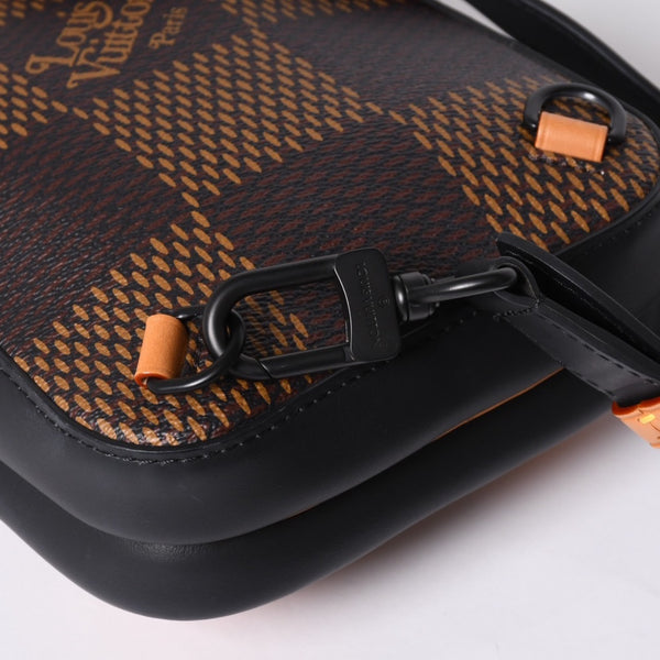新品同様 LOUIS VUITTON ルイヴィトン NIGO ダミエジャイアント アマゾン スリングバッグ N40379 2020年 ショルダーバッグ ロゴ 中古 4a001015