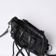 画像をギャラリービューアに読み込む, 極美品 BALENCIAGA バレンシアガ クラシック ミニ シティ 2WAY ショルダーバッグ 300295 ロゴ ブラック ブロンズ金具 中古 4a001226