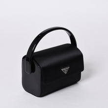 画像をギャラリービューアに読み込む, 新品未使用 PRADA プラダ ハンドバッグ B6782 トライアングルロゴ 三角ロゴ レザー レーヨン シルク ブラック シルバー金具 中古 4a000424