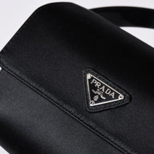 画像をギャラリービューアに読み込む, 新品未使用 PRADA プラダ ハンドバッグ B6782 トライアングルロゴ 三角ロゴ レザー レーヨン シルク ブラック シルバー金具 中古 4a000424