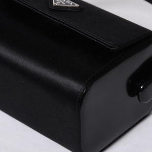 新品未使用 PRADA プラダ ハンドバッグ B6782 トライアングルロゴ 三角ロゴ レザー レーヨン シルク ブラック シルバー金具 中古 4a000424