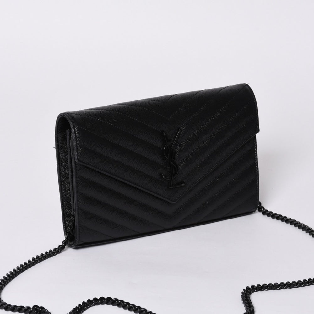 New and unused SAINT LAURENT PARIS Cassandra Envelope Chain Wallet 377828 Grained Poudre Leather Used 4a000428