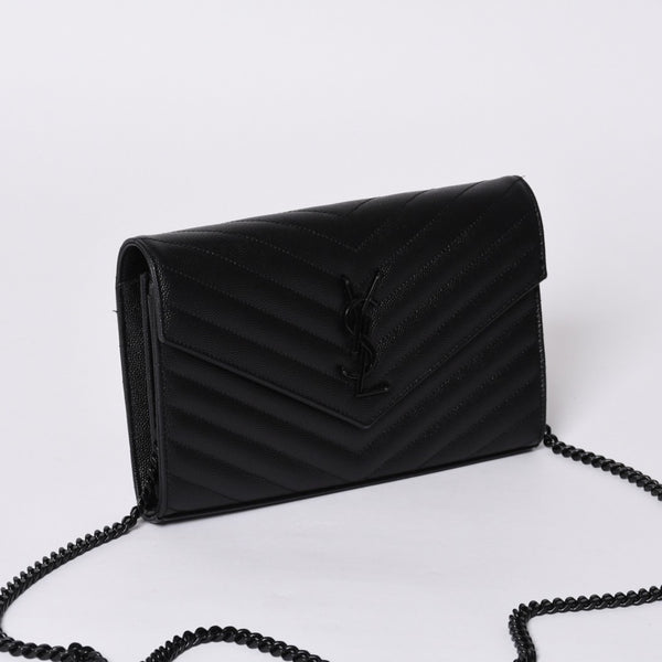 新品未使用 SAINT LAURENT PARIS サンローランパリ カサンドラ エンベロープ チェーンウォレット 377828 グレインドプードルレザー 中古 4a000428