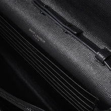 画像をギャラリービューアに読み込む, 新品未使用 SAINT LAURENT PARIS サンローランパリ カサンドラ エンベロープ チェーンウォレット 377828 グレインドプードルレザー 中古 4a000428