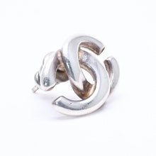 Load image into Gallery viewer, CHANEL シャネル VINTAGE ヴィンテージ ココマーク ピアス 重量約3.52g 01P刻印 メタル シルバー 両耳用 美品 中古 4c070642