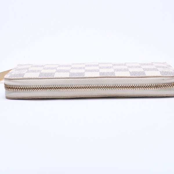 Very Good Condition LOUIS VUITTON Zippy Wallet White Gray Damier Azur N41660 Damier Canvas Used 4a003006