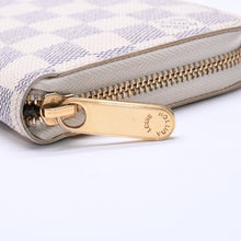 Load image into Gallery viewer, 極美品 LOUIS VUITTON ルイヴィトン ジッピーウォレット ホワイト グレー ダミエ アズール N41660 ダミエキャンバス 中古 4a003006
