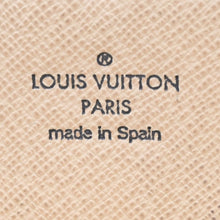 Load image into Gallery viewer, 極美品 LOUIS VUITTON ルイヴィトン ジッピーウォレット ホワイト グレー ダミエ アズール N41660 ダミエキャンバス 中古 4a003006