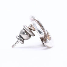 Load image into Gallery viewer, CHANEL シャネル VINTAGE ヴィンテージ ココマーク ピアス 重量約3.52g 01P刻印 メタル シルバー 両耳用 美品 中古 4c070642