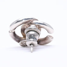 Load image into Gallery viewer, CHANEL シャネル VINTAGE ヴィンテージ ココマーク ピアス 重量約3.52g 01P刻印 メタル シルバー 両耳用 美品 中古 4c070642