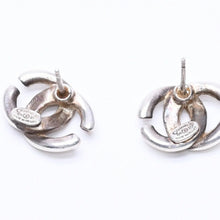 Load image into Gallery viewer, CHANEL シャネル VINTAGE ヴィンテージ ココマーク ピアス 重量約3.52g 01P刻印 メタル シルバー 両耳用 美品 中古 4c070642