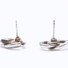Load image into Gallery viewer, CHANEL シャネル VINTAGE ヴィンテージ ココマーク ピアス 重量約3.52g 01P刻印 メタル シルバー 両耳用 美品 中古 4c070642