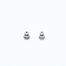 Load image into Gallery viewer, CHANEL シャネル VINTAGE ヴィンテージ ココマーク ピアス 重量約3.52g 01P刻印 メタル シルバー 両耳用 美品 中古 4c070642