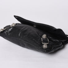 画像をギャラリービューアに読み込む, BALENCIAGA バレンシアガ ジャイアント エンベロープ クラッチバック 173082 レザー ブラック シルバー金具 美品 中古 4a000522