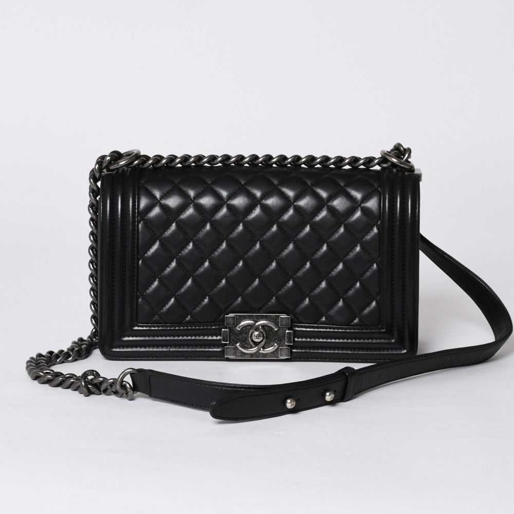 極美品 CHANEL シャネル ボーイシャネル ショルダーバッグ ラムスキン 22番台 ブラック シルバー金具 中古 4a000908