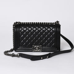 Very Good Condition CHANEL Boy Chanel Shoulder Bag Lambskin No. 22 Black Silver Hardware Used 4a000908