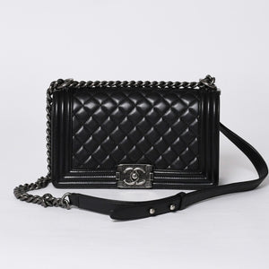 Very Good Condition CHANEL Boy Chanel Shoulder Bag Lambskin No. 22 Black Silver Hardware Used 4a000908