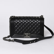 画像をギャラリービューアに読み込む, 極美品 CHANEL シャネル ボーイシャネル ショルダーバッグ ラムスキン 22番台 ブラック シルバー金具 中古 4a000908