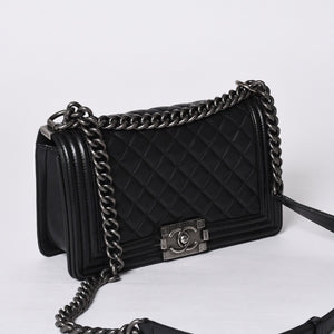Very Good Condition CHANEL Boy Chanel Shoulder Bag Lambskin No. 22 Black Silver Hardware Used 4a000908