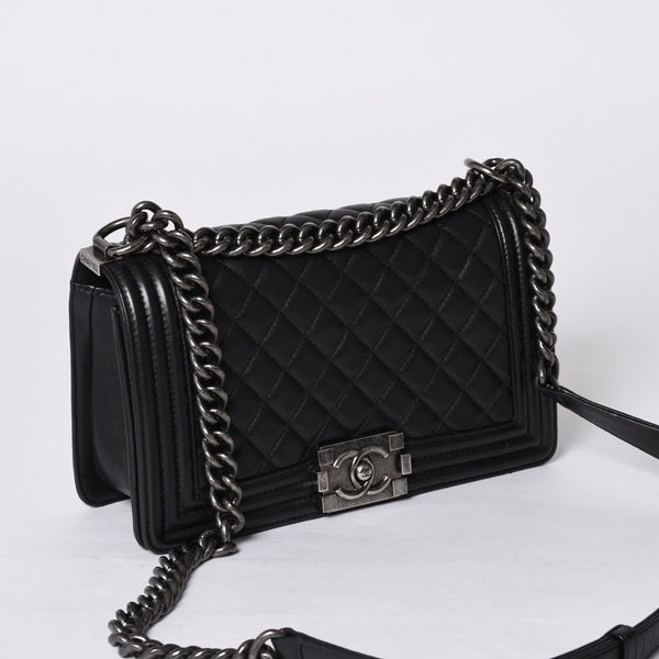 Very Good Condition CHANEL Boy Chanel Shoulder Bag Lambskin No. 22 Black Silver Hardware Used 4a000908