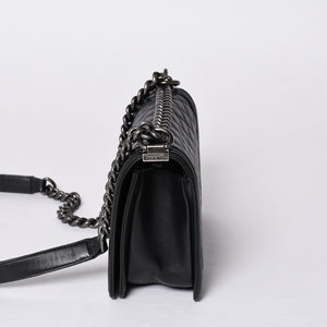 Very Good Condition CHANEL Boy Chanel Shoulder Bag Lambskin No. 22 Black Silver Hardware Used 4a000908