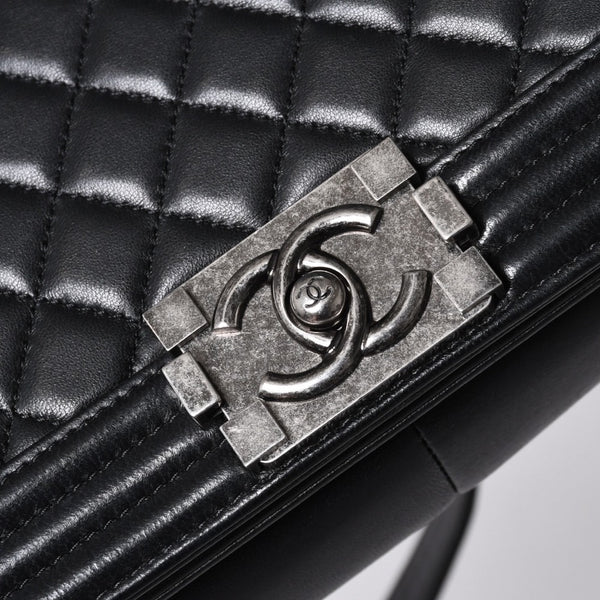 Very Good Condition CHANEL Boy Chanel Shoulder Bag Lambskin No. 22 Black Silver Hardware Used 4a000908