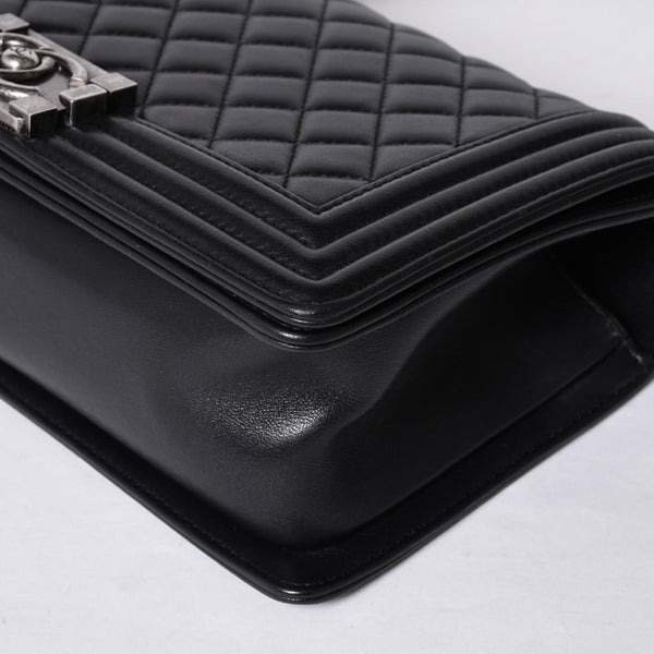 Very Good Condition CHANEL Boy Chanel Shoulder Bag Lambskin No. 22 Black Silver Hardware Used 4a000908