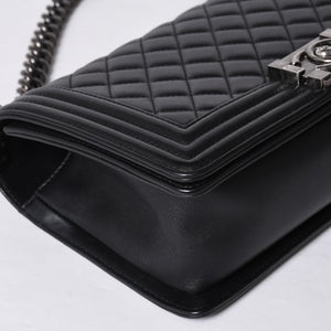 Very Good Condition CHANEL Boy Chanel Shoulder Bag Lambskin No. 22 Black Silver Hardware Used 4a000908