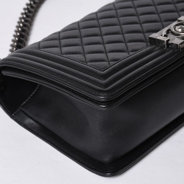 Very Good Condition CHANEL Boy Chanel Shoulder Bag Lambskin No. 22 Black Silver Hardware Used 4a000908