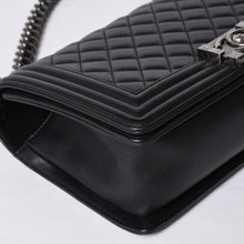 画像をギャラリービューアに読み込む, 極美品 CHANEL シャネル ボーイシャネル ショルダーバッグ ラムスキン 22番台 ブラック シルバー金具 中古 4a000908