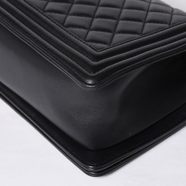 Very Good Condition CHANEL Boy Chanel Shoulder Bag Lambskin No. 22 Black Silver Hardware Used 4a000908