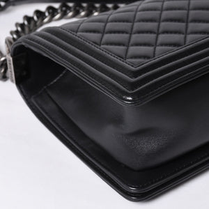 Very Good Condition CHANEL Boy Chanel Shoulder Bag Lambskin No. 22 Black Silver Hardware Used 4a000908