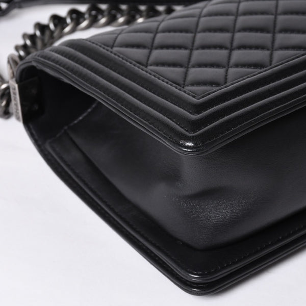 Very Good Condition CHANEL Boy Chanel Shoulder Bag Lambskin No. 22 Black Silver Hardware Used 4a000908