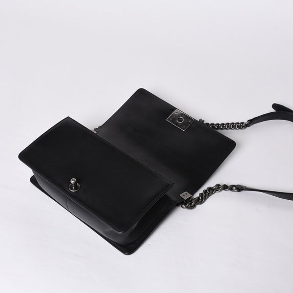 Very Good Condition CHANEL Boy Chanel Shoulder Bag Lambskin No. 22 Black Silver Hardware Used 4a000908