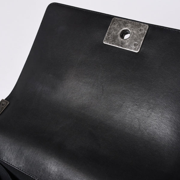 Very Good Condition CHANEL Boy Chanel Shoulder Bag Lambskin No. 22 Black Silver Hardware Used 4a000908